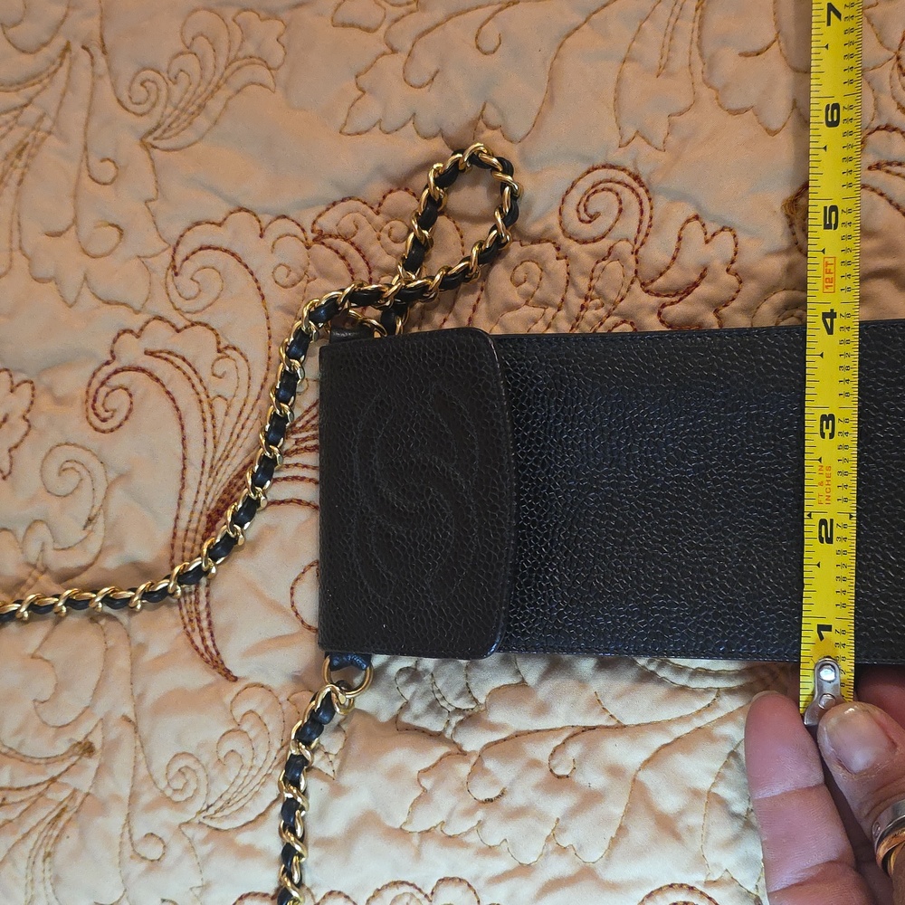 CHANEL Black Leather Shoulder Bag with Gold Chain - Picture 17 of 17